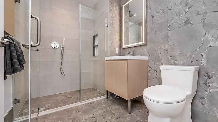 Bathroom, photo 1