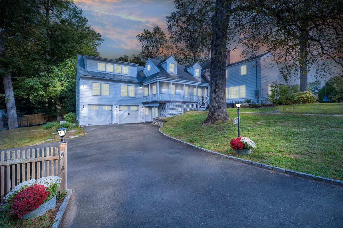7 bed, 5.5 bath, 6103 sqft, $11,300 — Photo 3