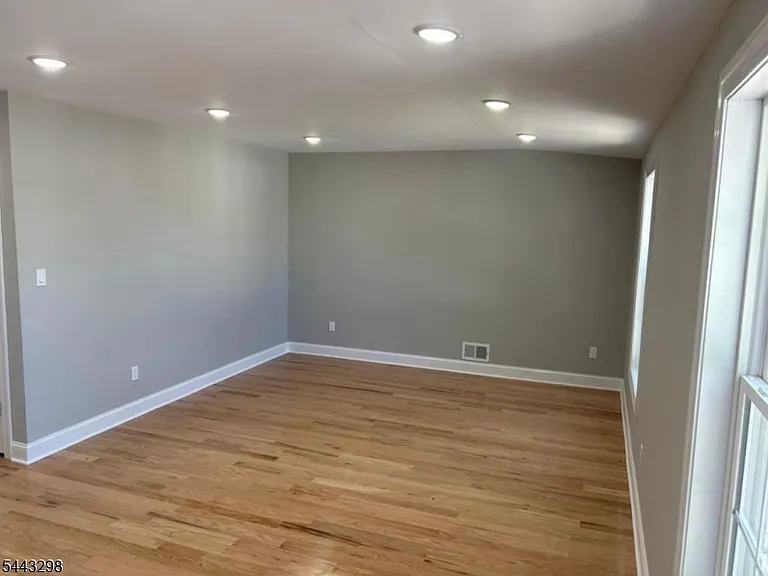 188 Greylock Pkwy #2 — Photo 10