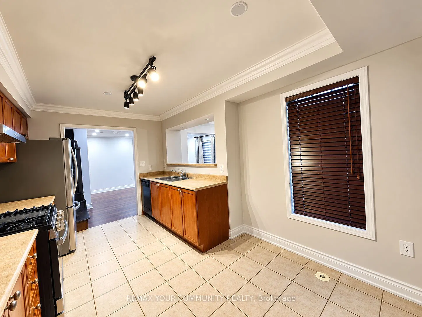 3 bed, $3,000 — Photo 3