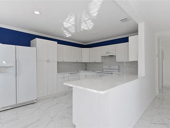4th image of 821 NE 43rd Court