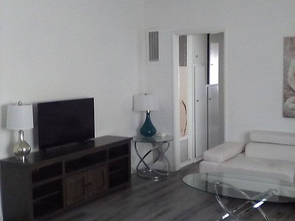 3rd image of 7231 Franklin Ave #14-11