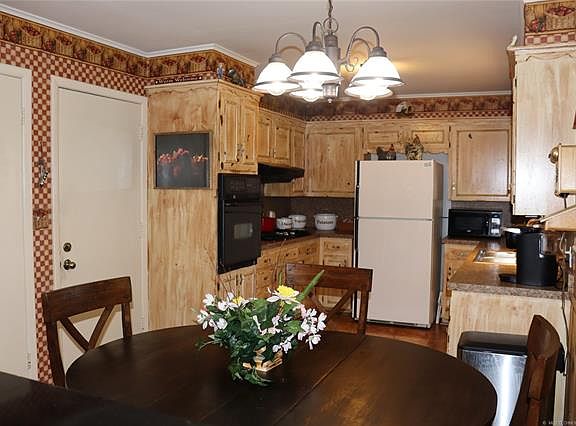 5th image of 1133 N Fern Ave