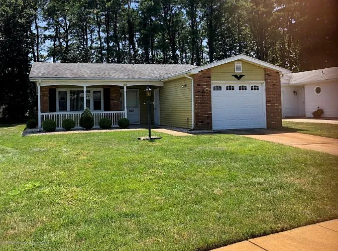 17 Lance Dr photo 1