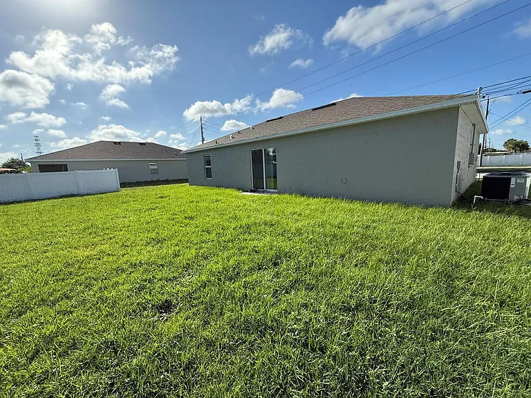 149 SW Becker Rd — Photo 16