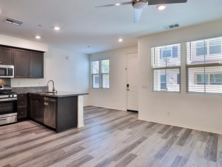 7070 Montecito Ln — Photo 41