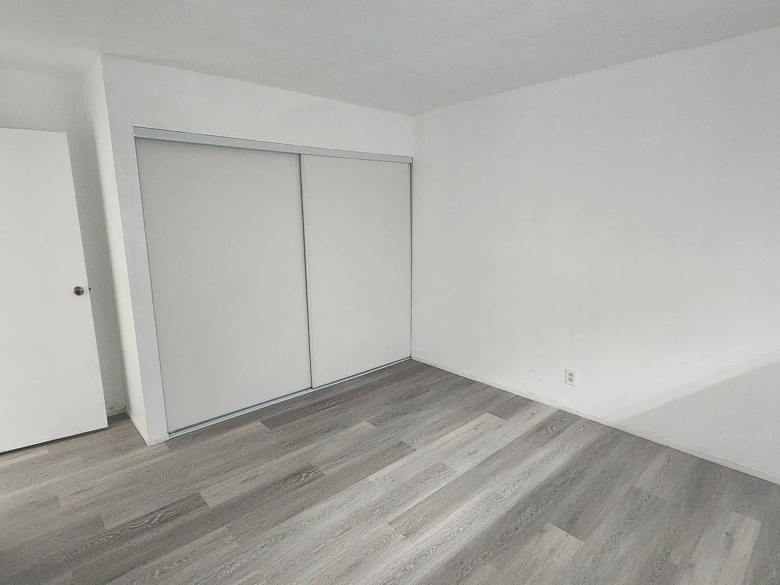 3 bed, 960 sqft, $3,000 — Photo 2
