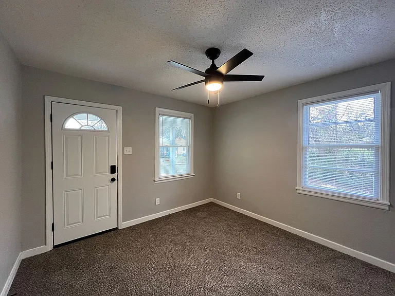 1385 Gold Ave — Photo 2