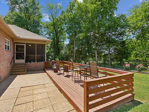 4th image of 668 Lilycrest Dr