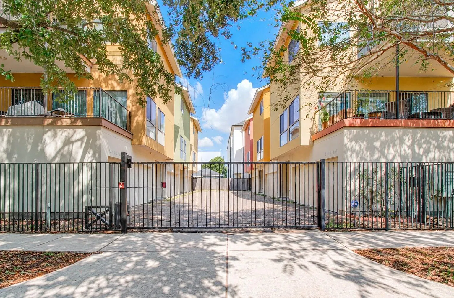 3 bed, 3.5 bath, 1885 sqft, $2,500 — Photo 3