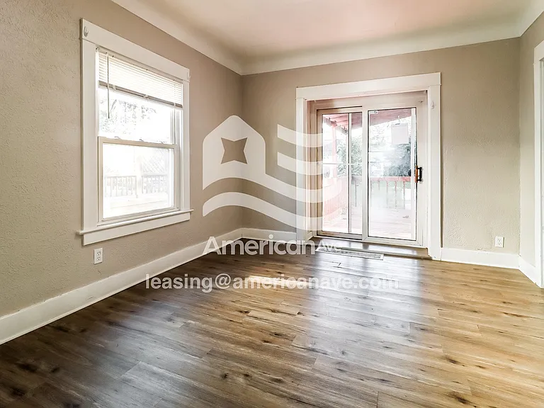 1354497_005_living_room_4.jpg
