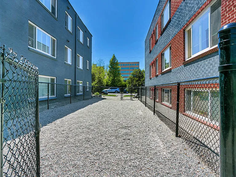 880 & 890 Dexter — Photo 4