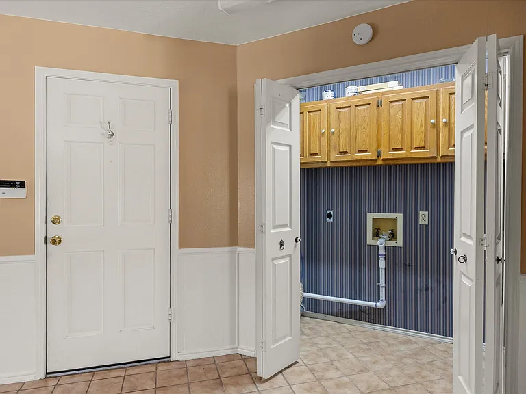 417 Sky Harbour Ct — Photo 11