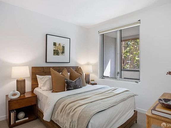 5th image of 11 Franklin St Unit 402