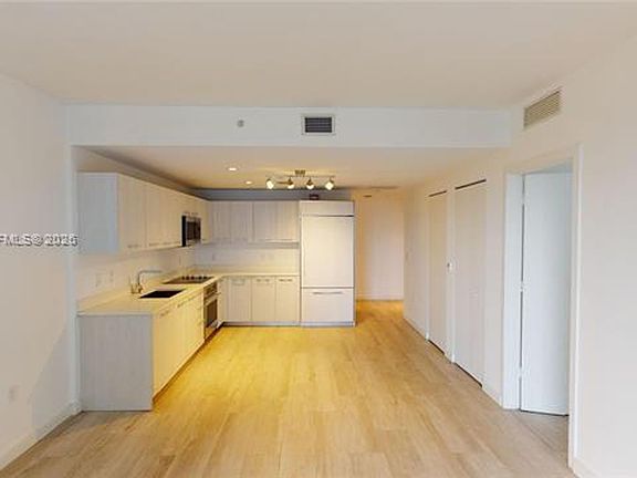 4th image of 55 SW 9th St #2010