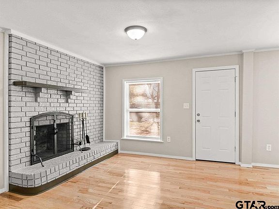 4th image of 406 Giles St