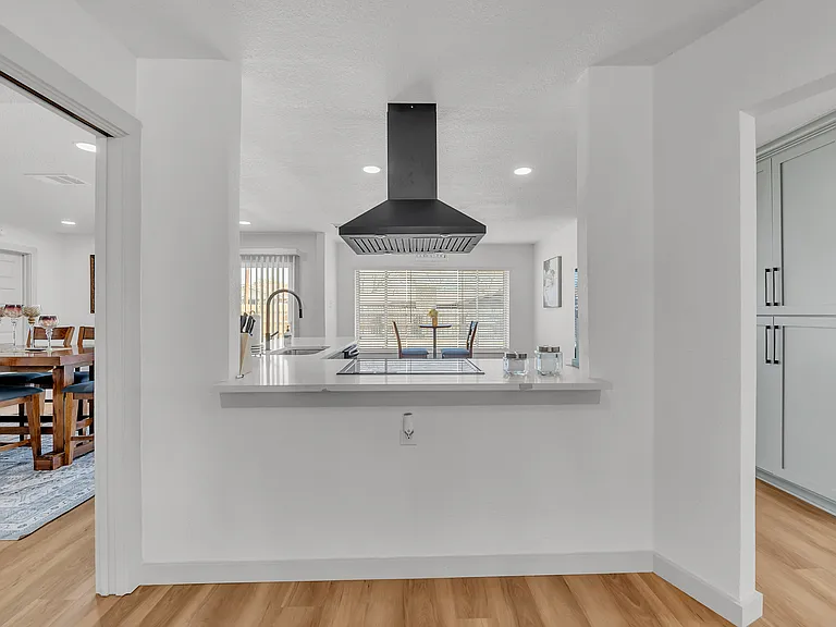 2204 Delwin Cir — Photo 9