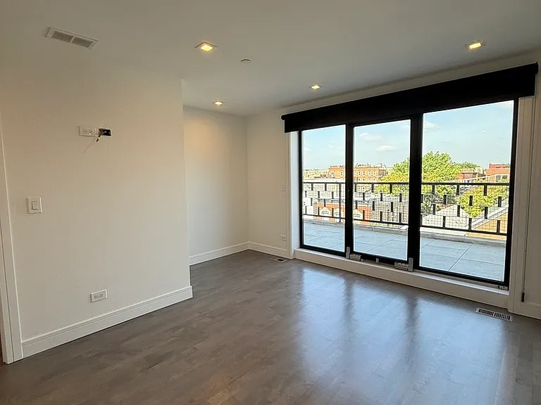 719 N Elizabeth St #3N — Photo 35
