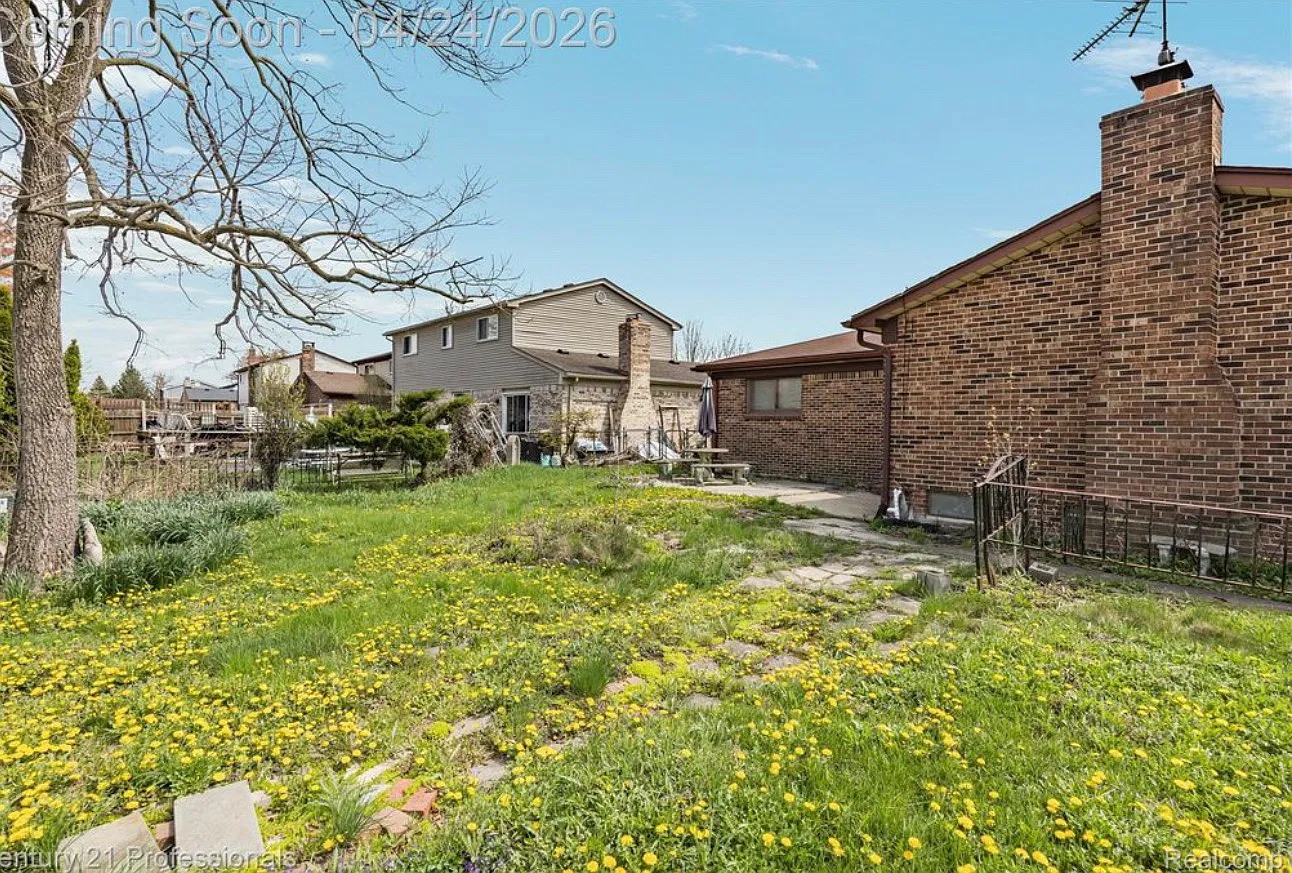 3 bed, 1565 sqft, $2,500 — Photo 4
