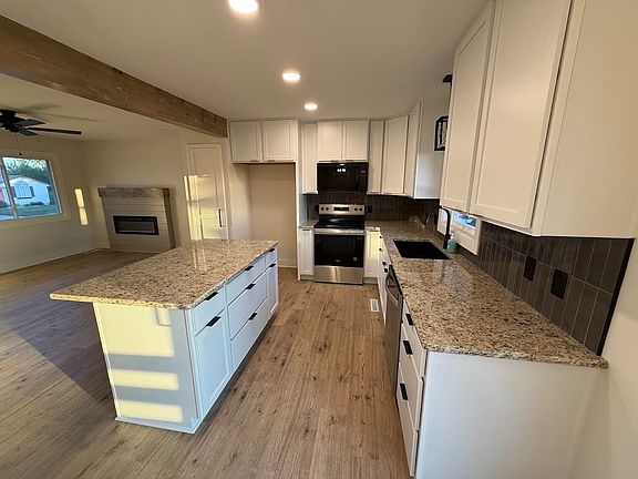5th image of 105 Windward Ct