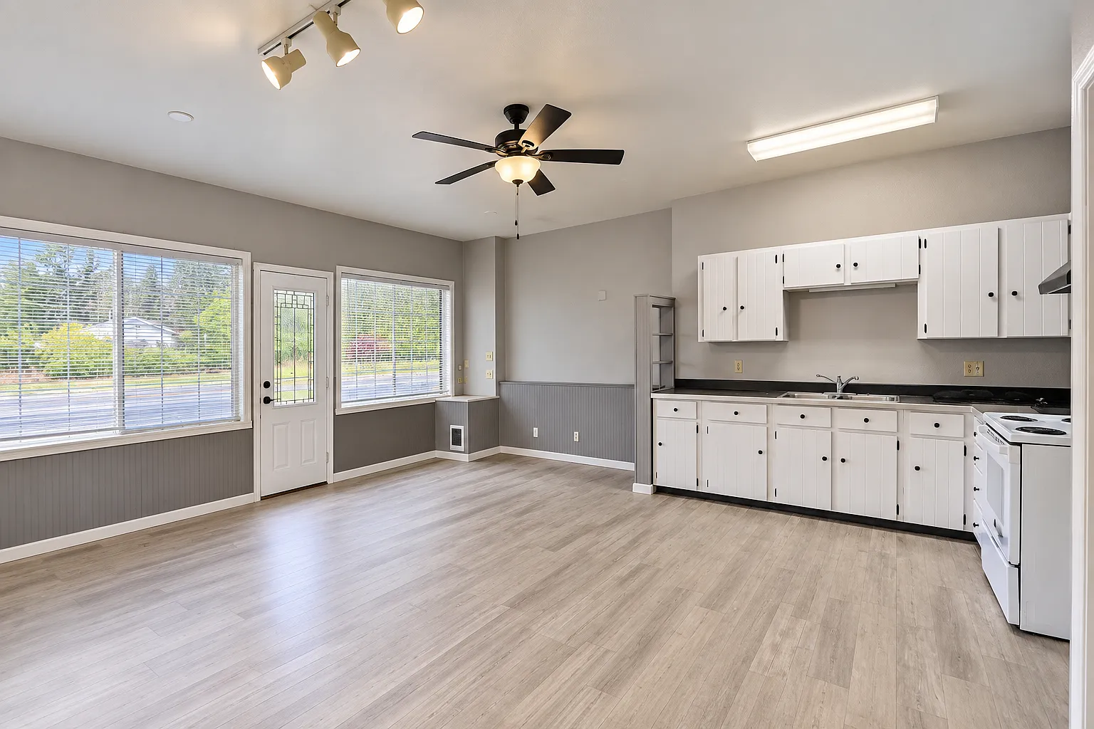 1 bed, 900 sqft, $995 — Photo 2