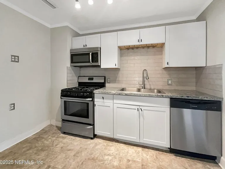 4610 Cedarwood Rd — Photo 6