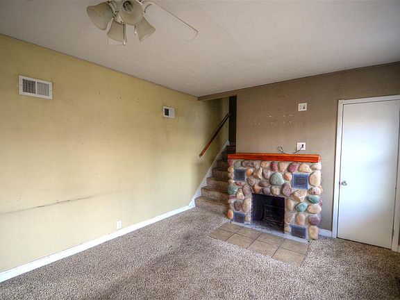 2nd image of 909 N Fremont St