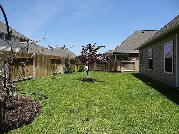 5th image of 806 Harbor Lakes Ln