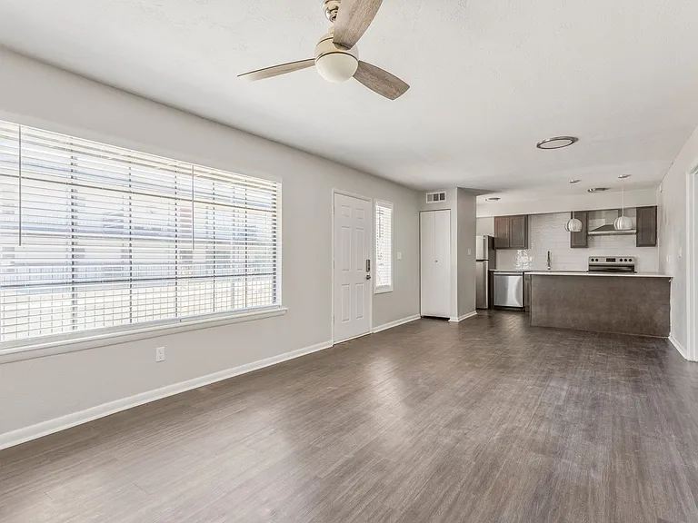 Terraces at Nichols Hills Renovated Two-Bedrooms — Photo 24