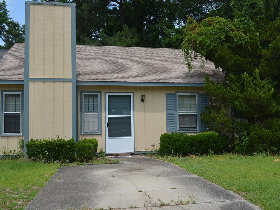 2/2 Duplex, 307 Hilda ~ front of house