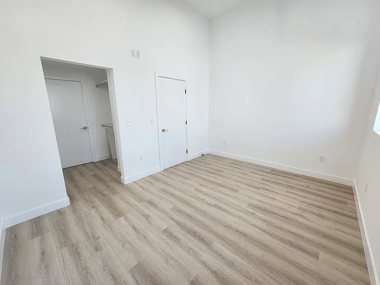6061 Fulton Ave #6 — Photo 43