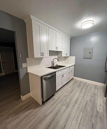 4th image of 40 Glen Eyrie Ave APT 12