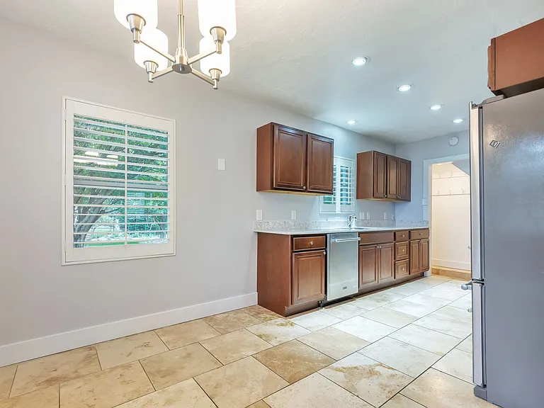 4858 S Viewmont St — Photo 33