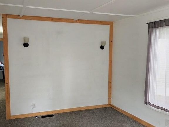 4th image of 302 Mobile St