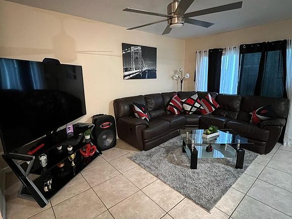 3rd image of 529 Cresting Oak Cir