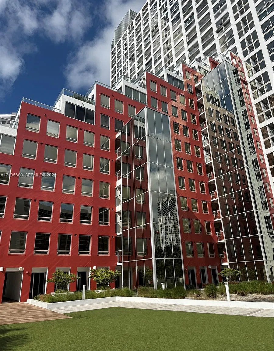 The Palace Condo — Photo 1
