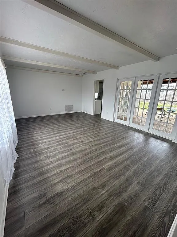 3 bed, 2.0 bath, 1295 sqft, $1,995 — Photo 2
