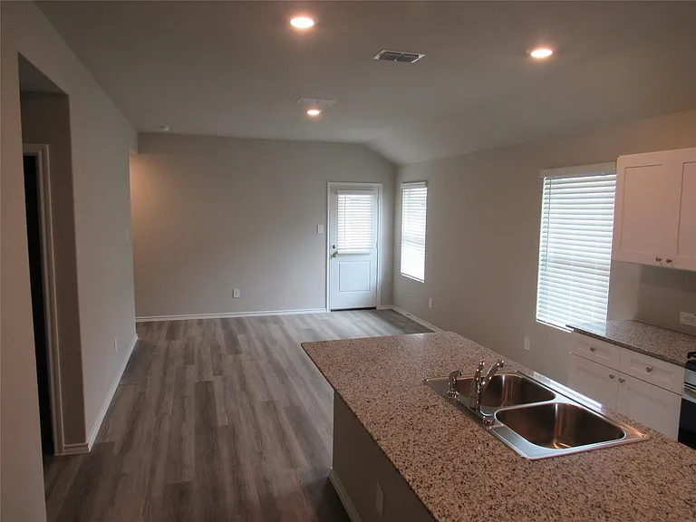 1612 Tin Roof Rd — Photo 8