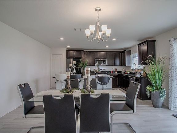 3rd image of 605 Sarner Pass Way