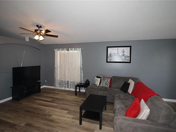 3rd image of 14209 Colonial Lakes Dr