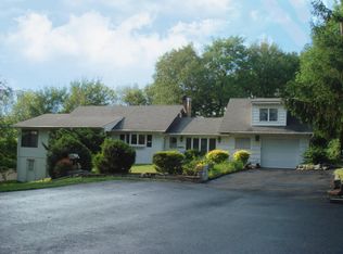 100 Lookout Ct, Henryville, PA 18332