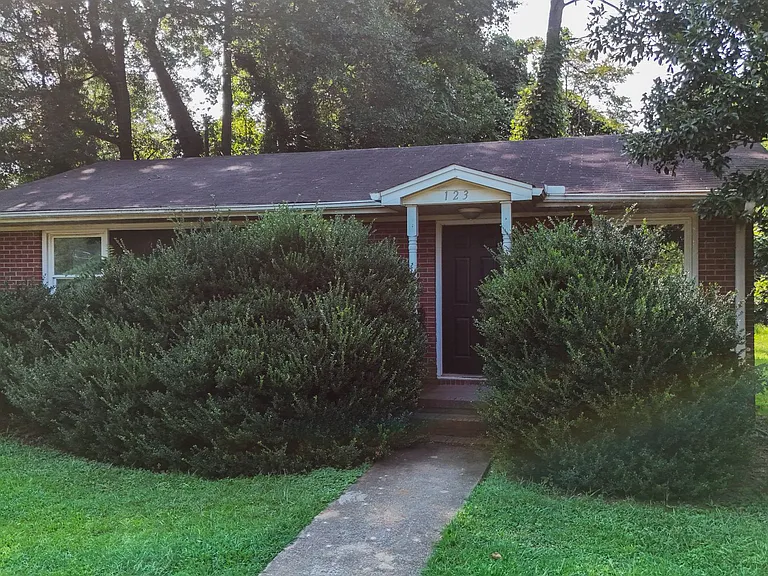 123 Pecan St — Photo 2