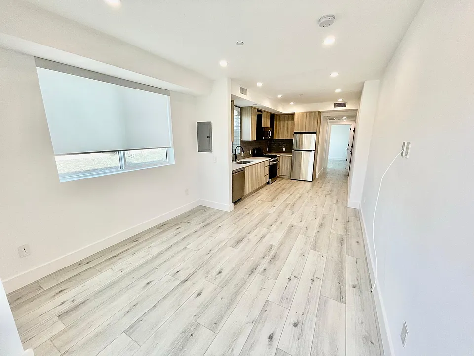 928 S Catalina St #401