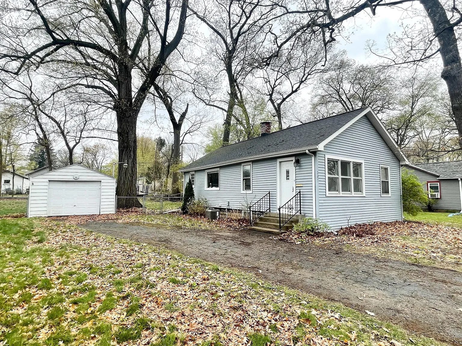 307 Webber St photo 1