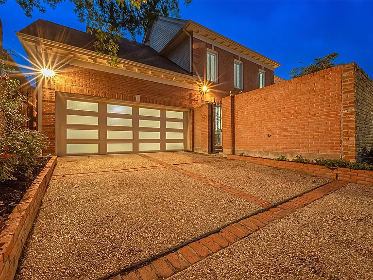 983 S Post Oak Ln — Photo 42