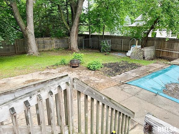 3rd image of 2704 Glenn St