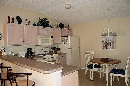 4th image of 401 Canterbury Ct