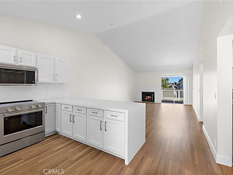9 Dover Pl — Photo 1