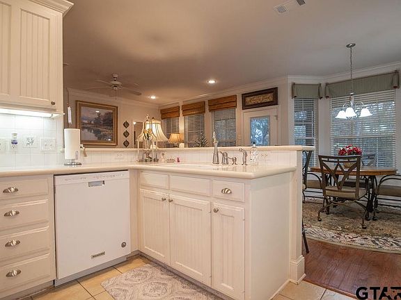 3rd image of 5810 Cross Creek Cir