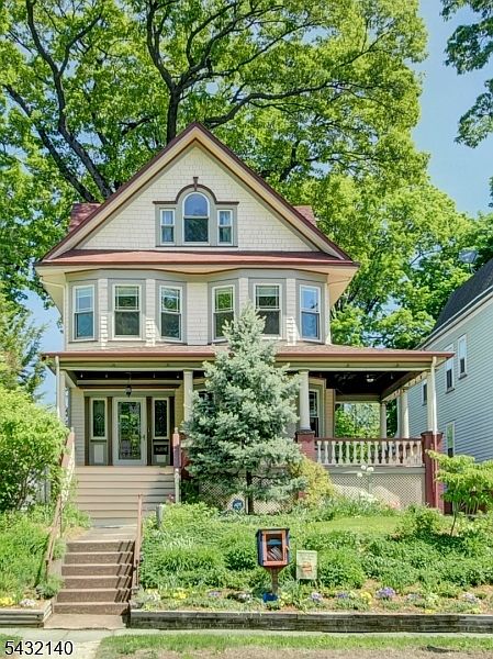 1st image of 521 Belleville Ave